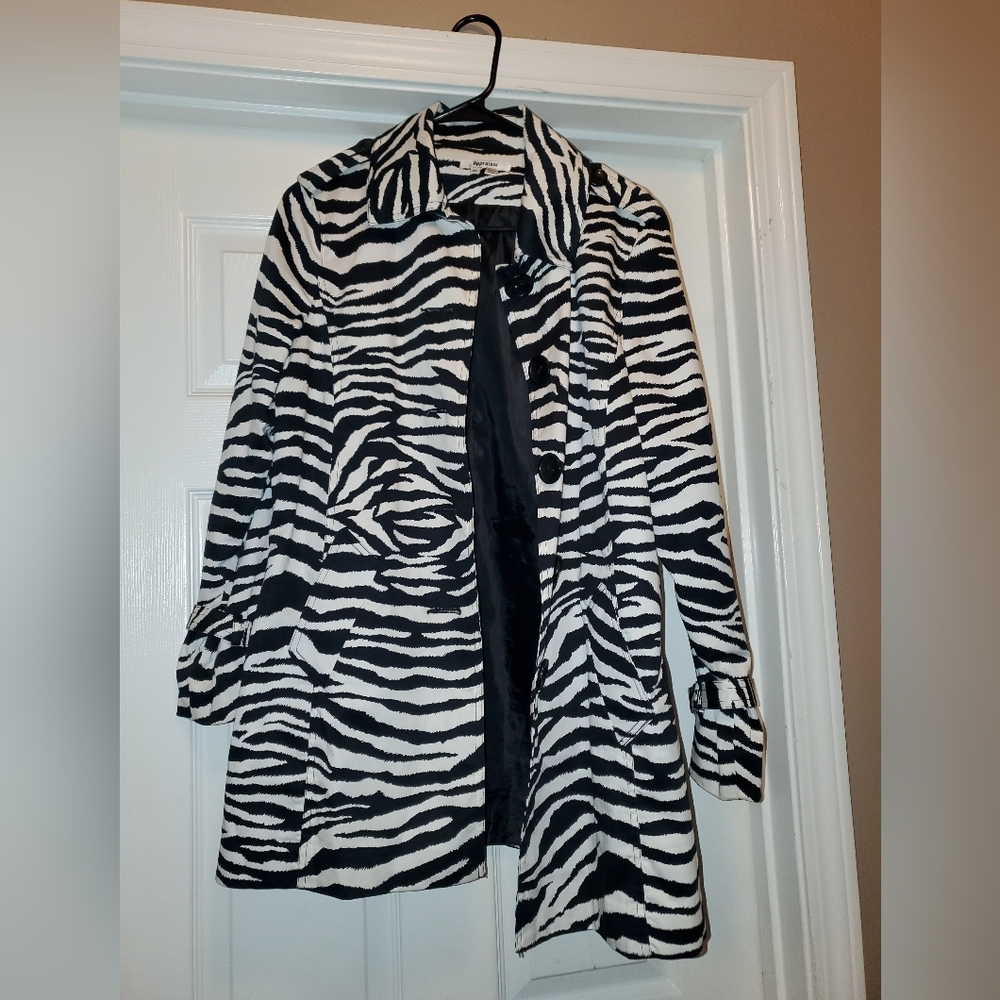Short trench coat